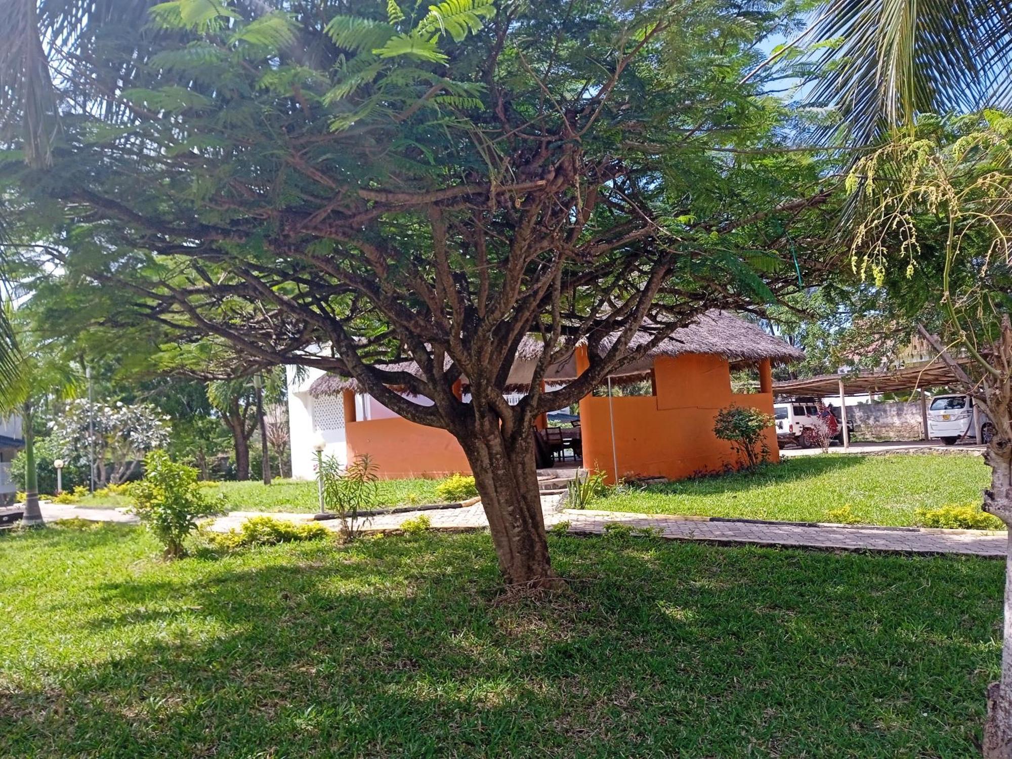 Villas Orchard Diani Beach Exterior photo