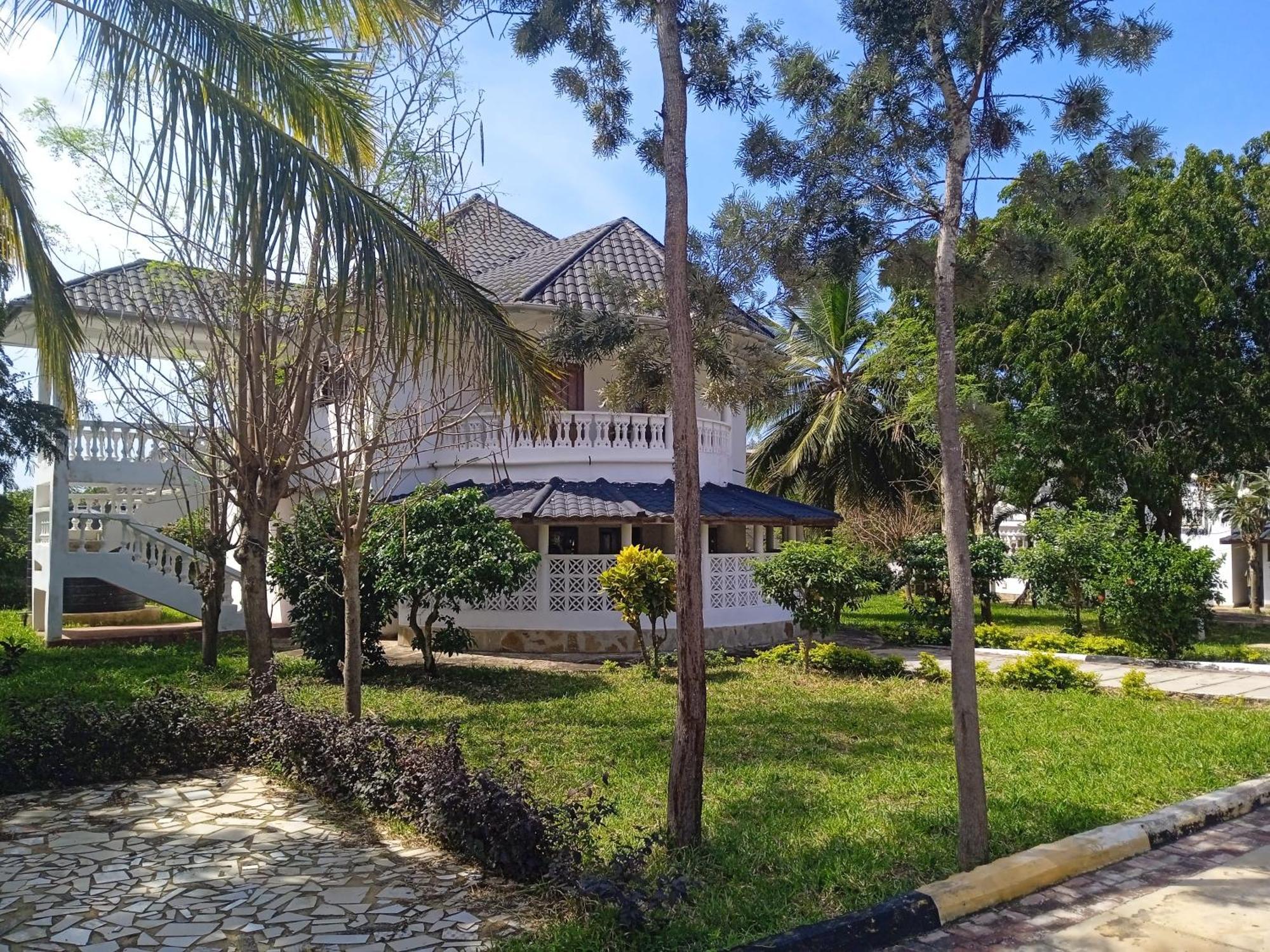 Villas Orchard Diani Beach Exterior photo